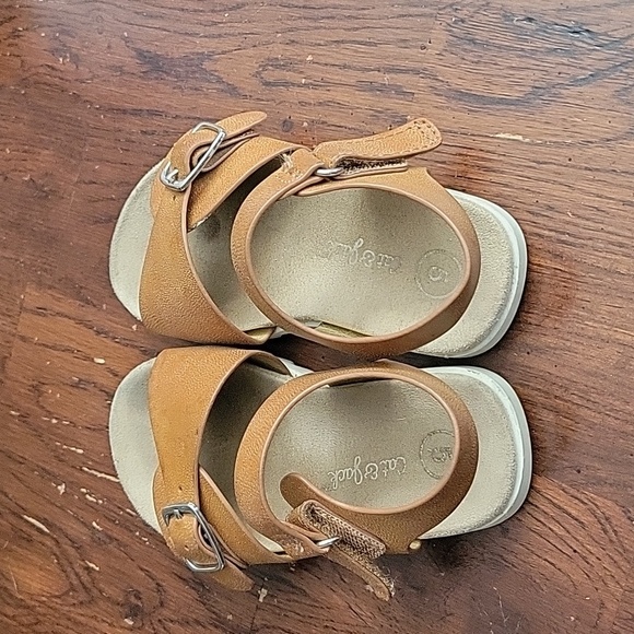 2 pair little girls size 5 sandals - Picture 6 of 7